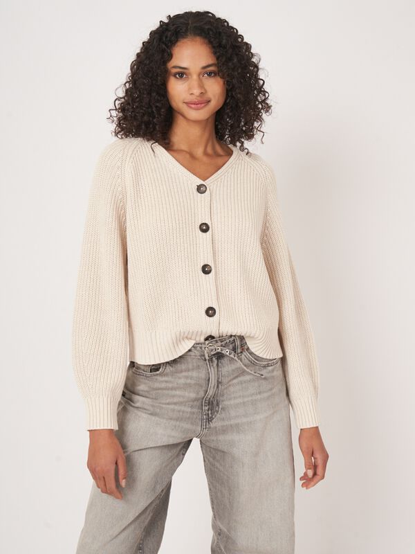 Baumwoll-Grobstrickjacke mit V-Ausschnitt image number 1