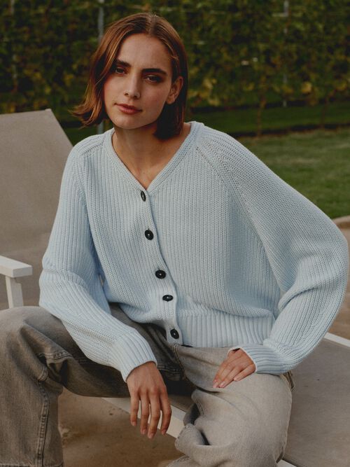 Baumwoll-Grobstrickjacke mit V-Ausschnitt