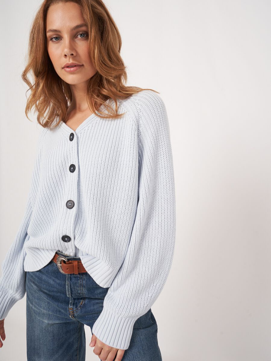 Baumwoll-Grobstrickjacke mit V-Ausschnitt image number 7