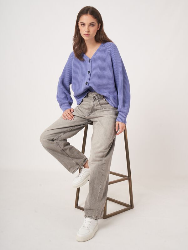 Baumwoll-Grobstrickjacke mit V-Ausschnitt image number 1