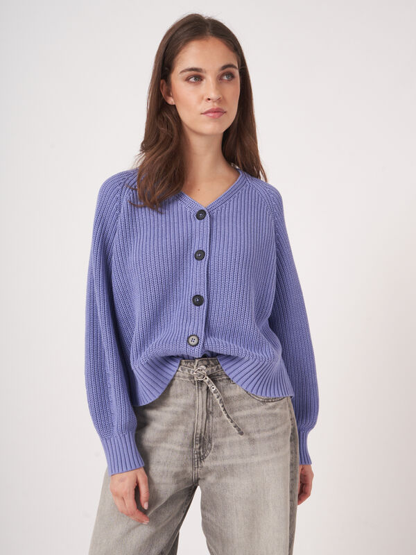 Baumwoll-Grobstrickjacke mit V-Ausschnitt image number 3