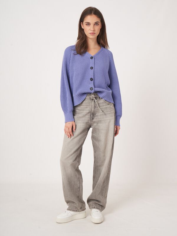 Baumwoll-Grobstrickjacke mit V-Ausschnitt image number 5