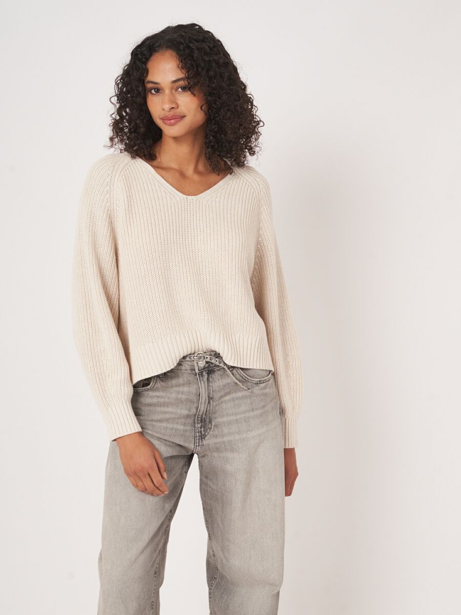 Grof ribgebreide katoenen V-hals trui image number 8