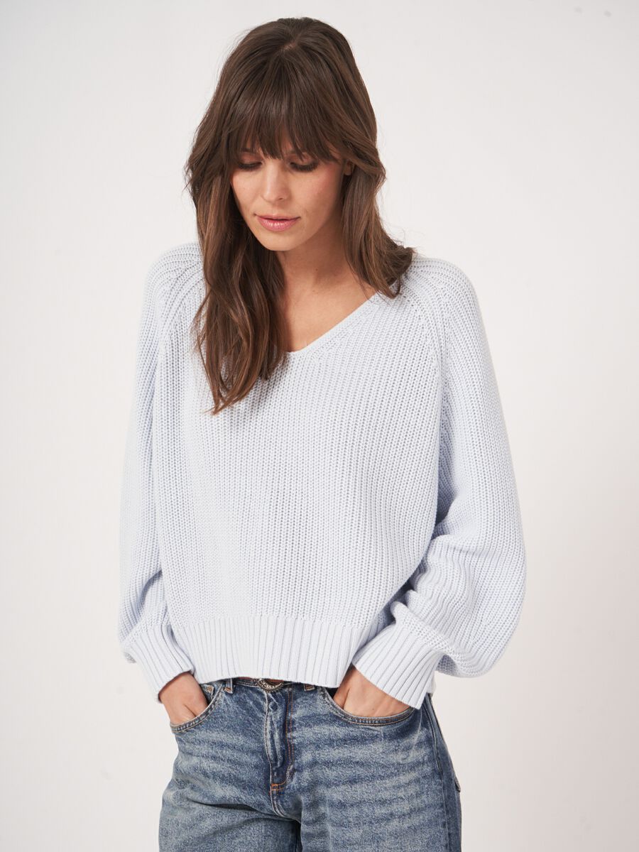 Chunky rib knit cotton V-neck sweater image number 2