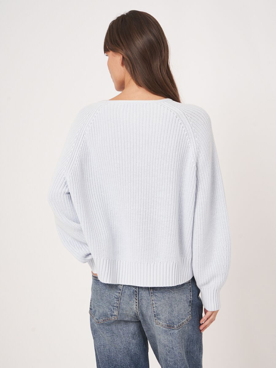 Chunky rib knit cotton V-neck sweater image number 4