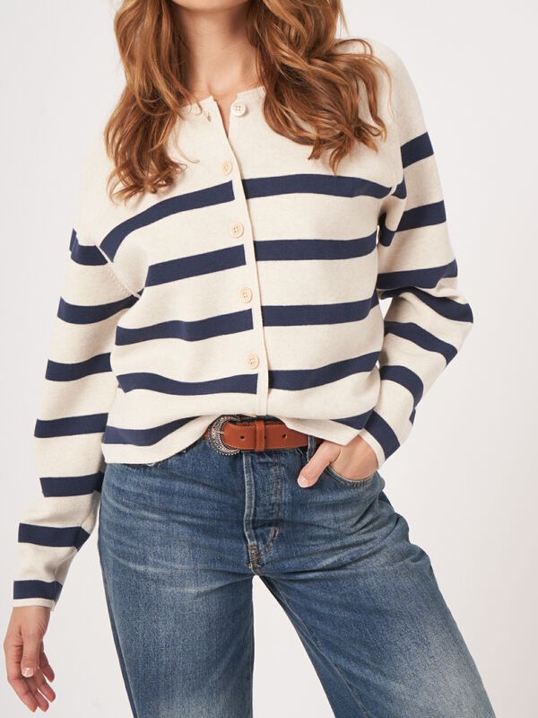 Gestreifte doppeltgestrickte Baumwoll-Strickjacke image number 3