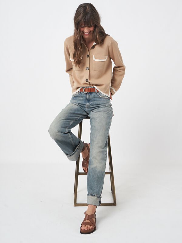  Geknöpfte Strickjacke mit Polokragen und Häkeldetails image number 3