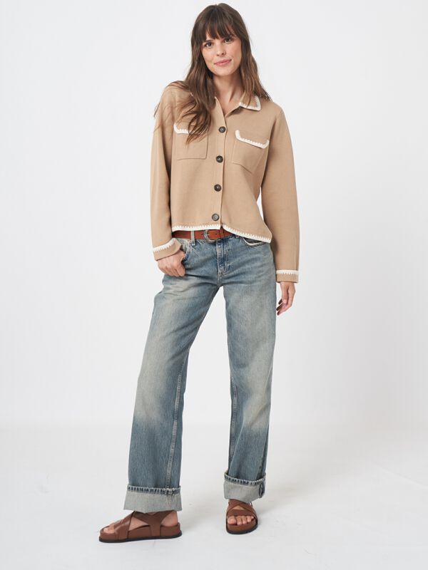  Geknöpfte Strickjacke mit Polokragen und Häkeldetails image number 7