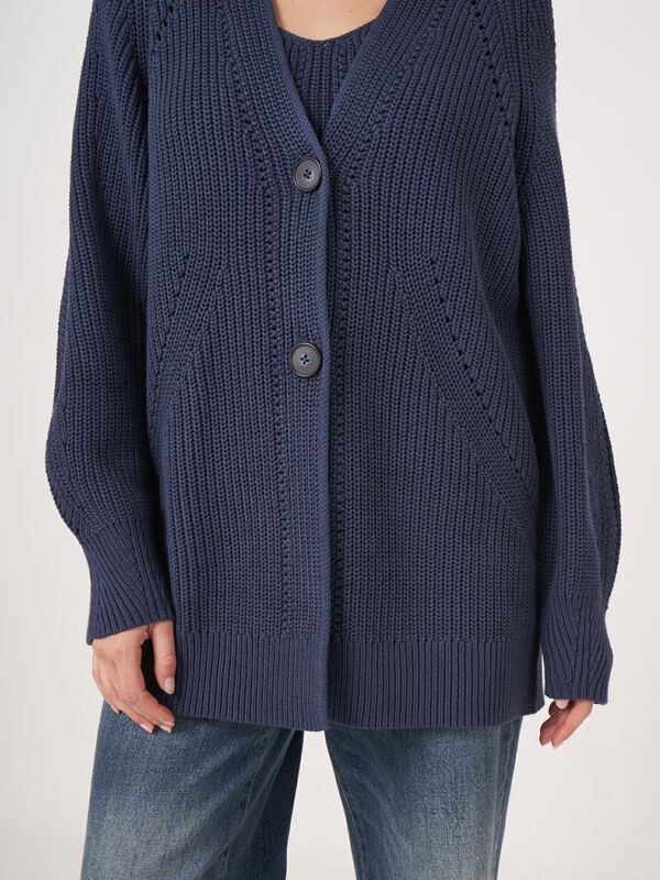 Middellang grof gebreid vest image number 3