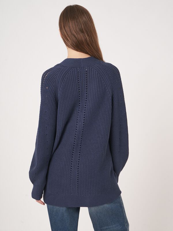 Middellang grof gebreid vest image number 5