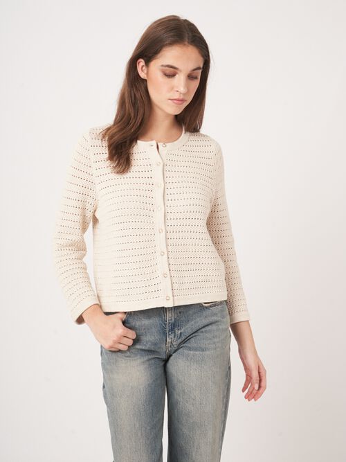 Boxy ajour cardigan met parelknopen