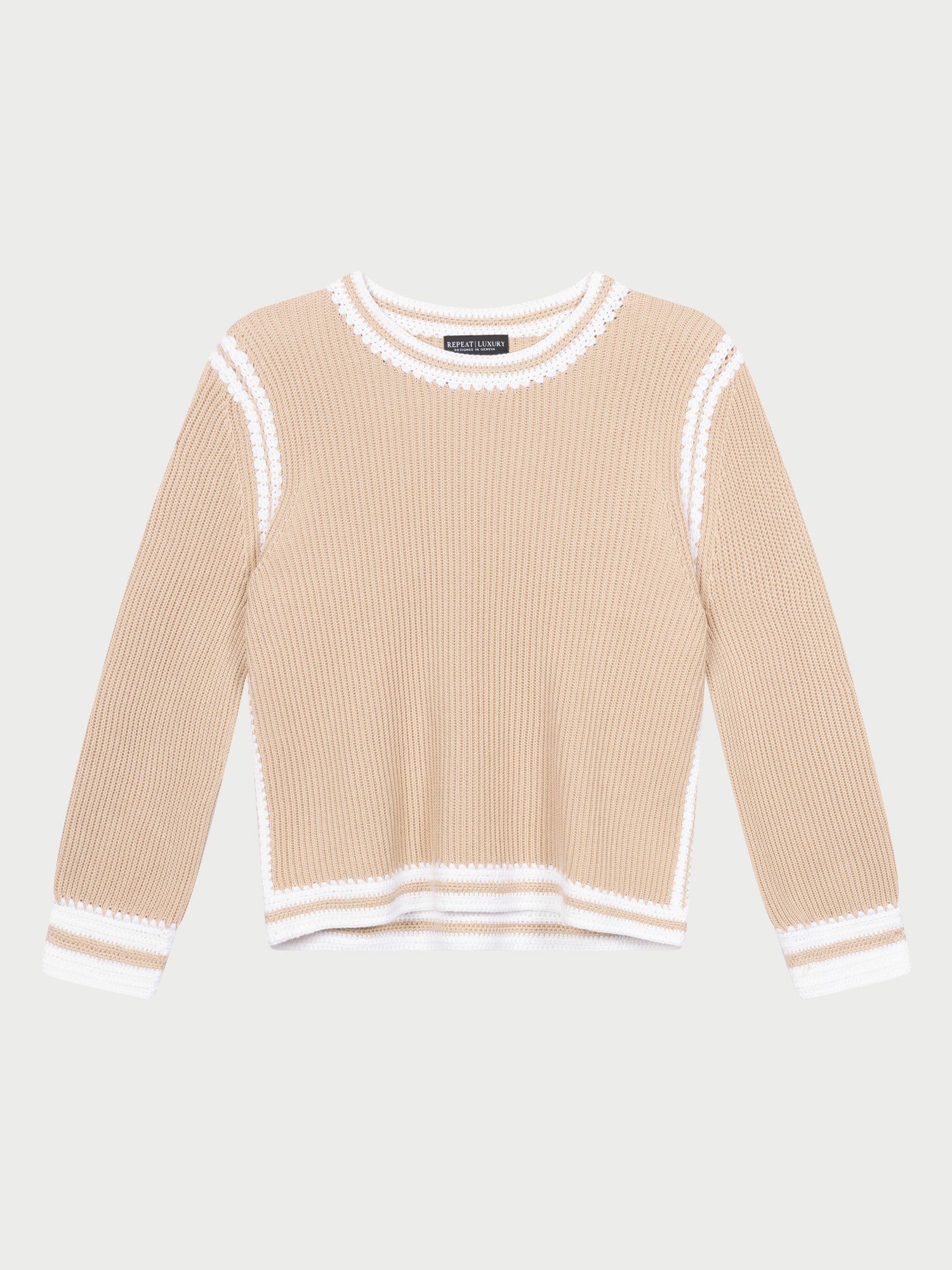 Pull en coton tricoté avec coutures au crochet contrastées