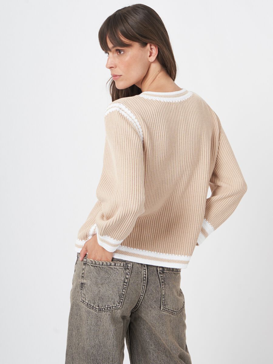 Pull en coton tricoté avec coutures au crochet contrastées image number 6