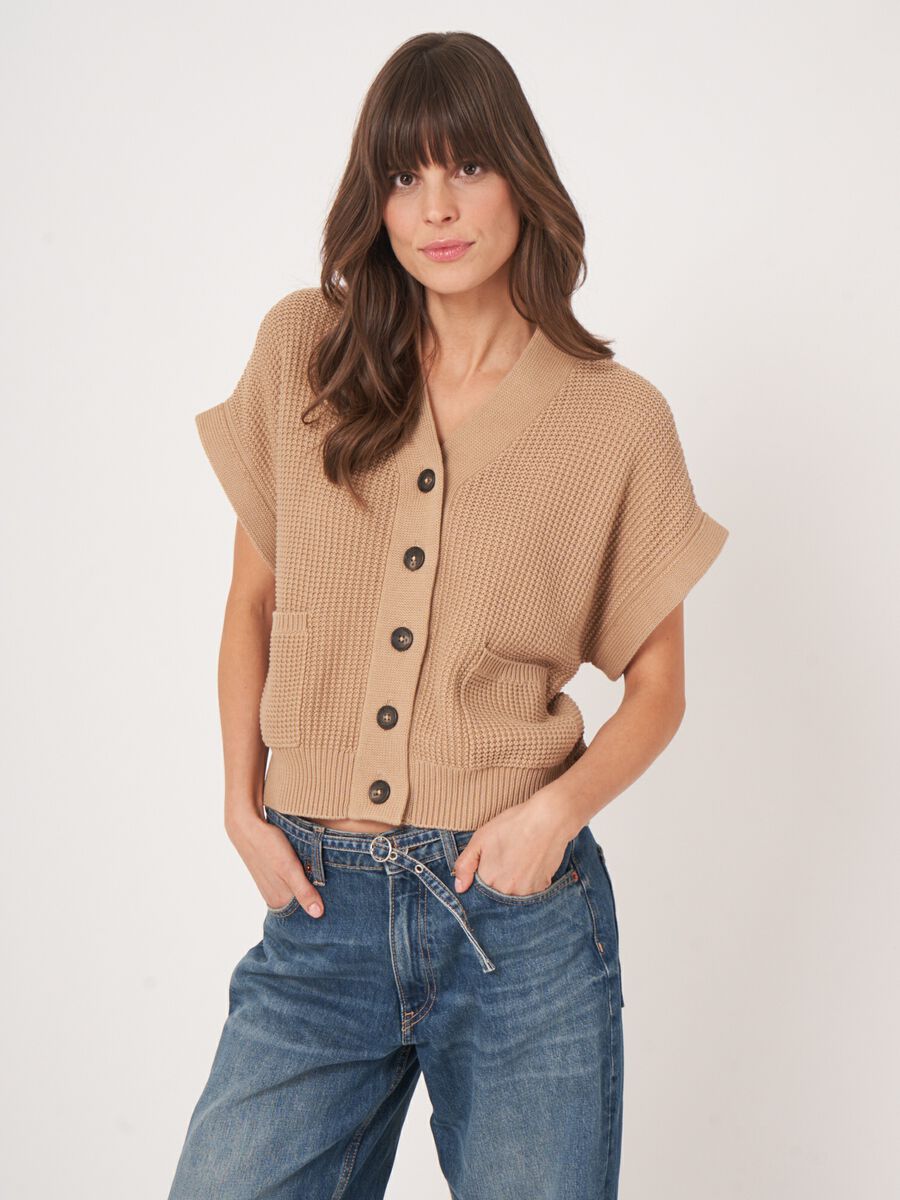 Oversized sleeveless textured cardigan with pockets  image number 0
