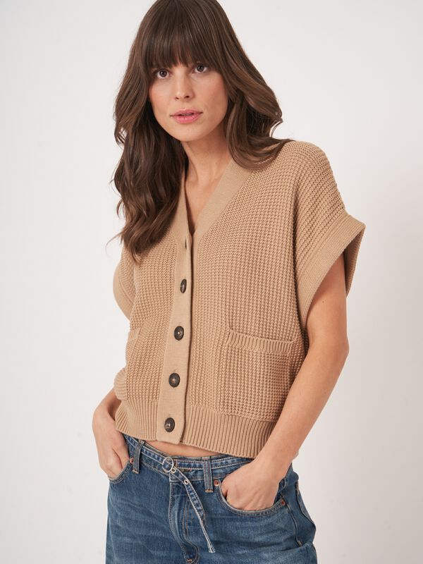 Oversized ärmellose texturierte Strickjacke mit Taschen image number 1