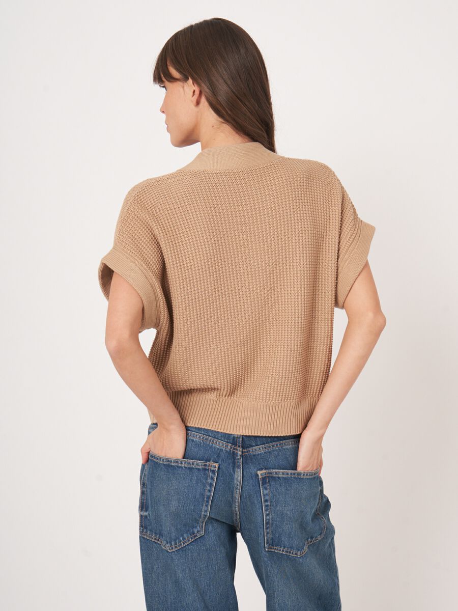 Cardigan sans manches surdimensionné en coton texturé avec poches image number 4