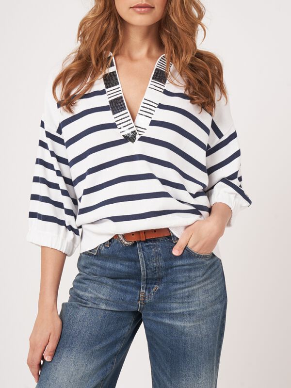 Gestreifter Pullover mit Pailletten-Detail am Polokragen image number 2