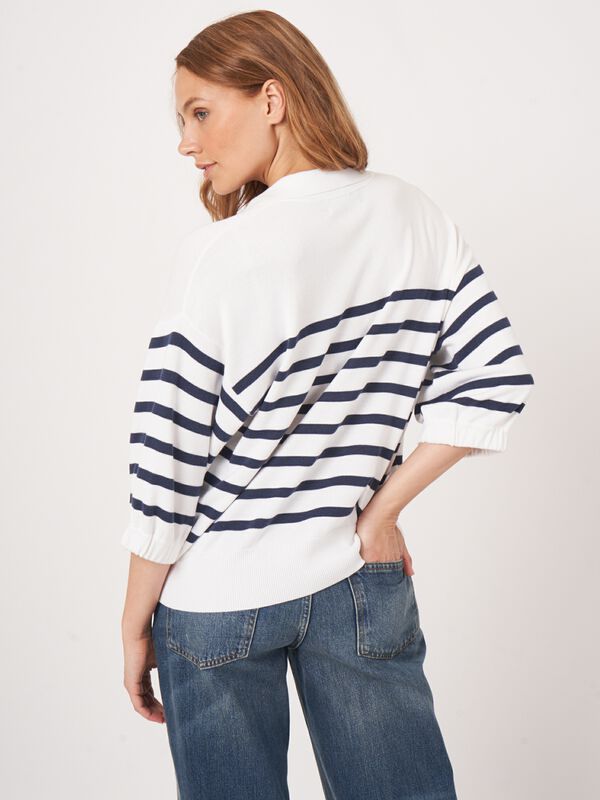 Gestreifter Pullover mit Pailletten-Detail am Polokragen image number 3