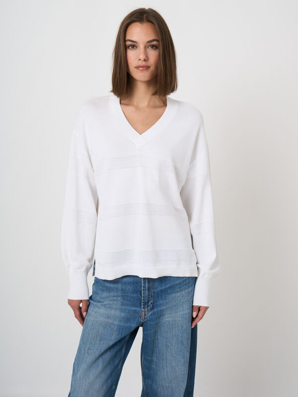 V-Pullover mit texturierten Streifen image number 1
