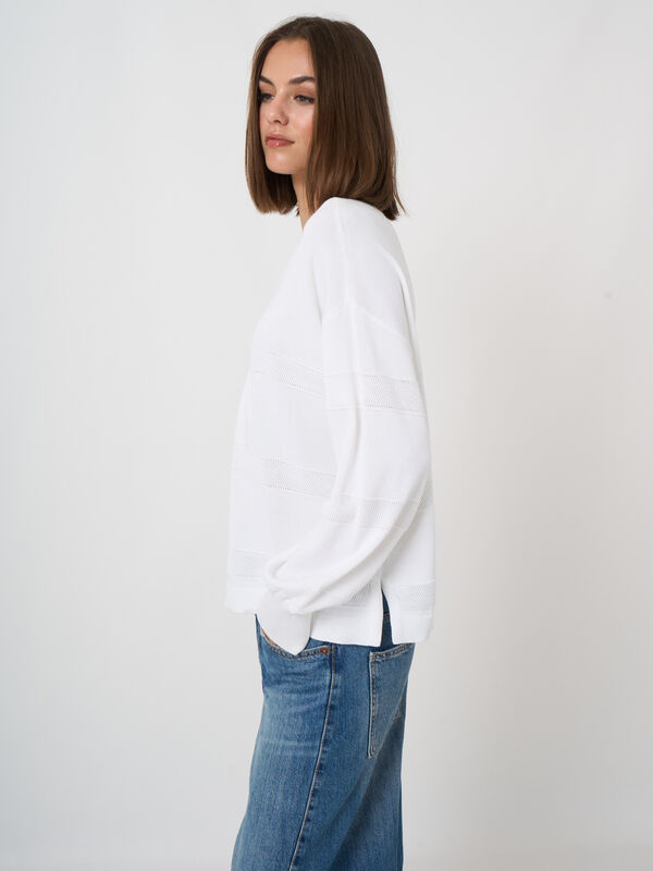 V-Pullover mit texturierten Streifen image number 2