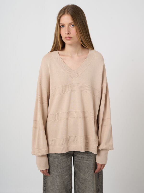 V-Pullover mit texturierten Streifen image number 0