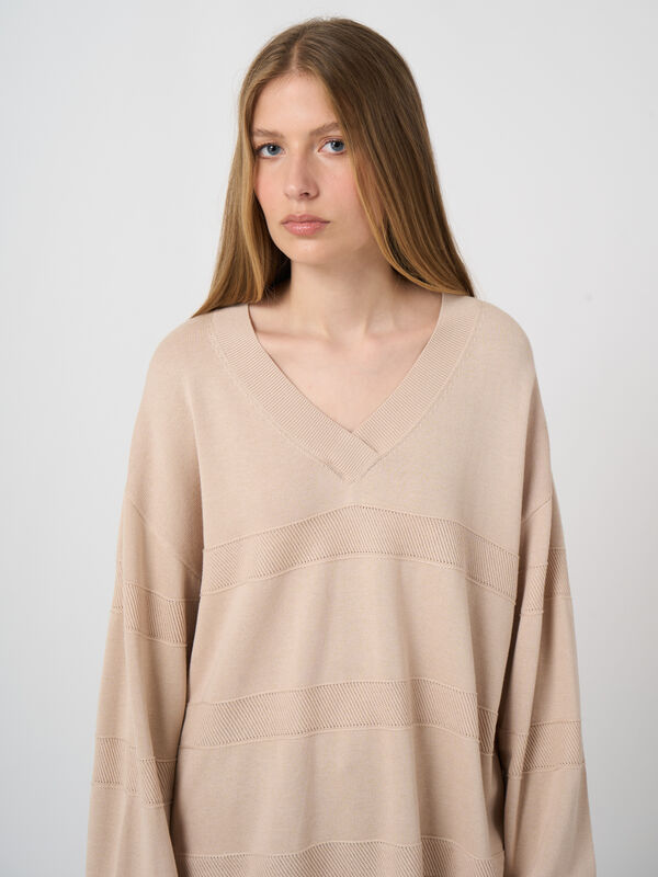 V-Pullover mit texturierten Streifen image number 1