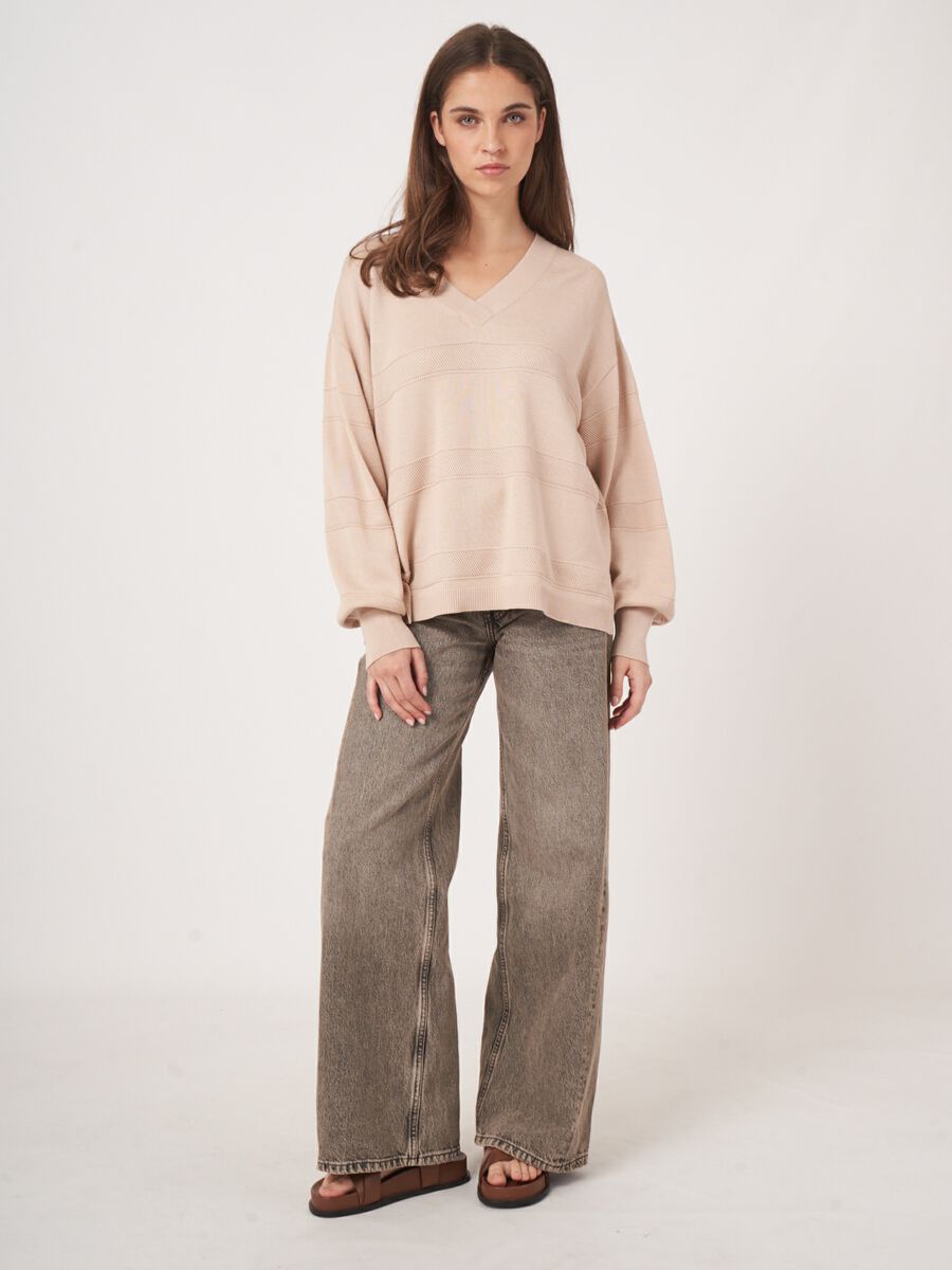 V-hals trui met getextureerde strepen image number 5