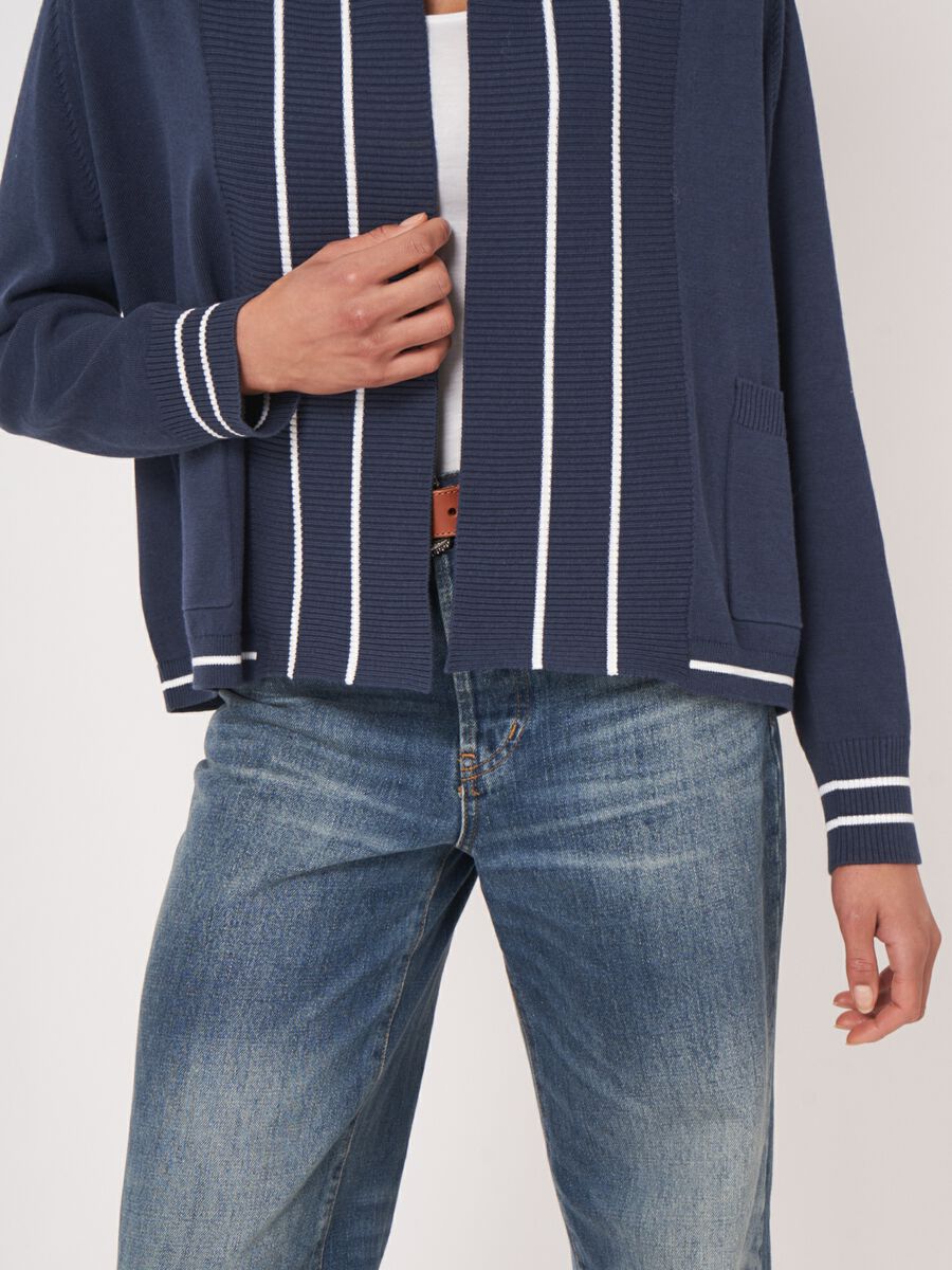 Gilet ouvert et détail rayures en mélange de coton  image number 4