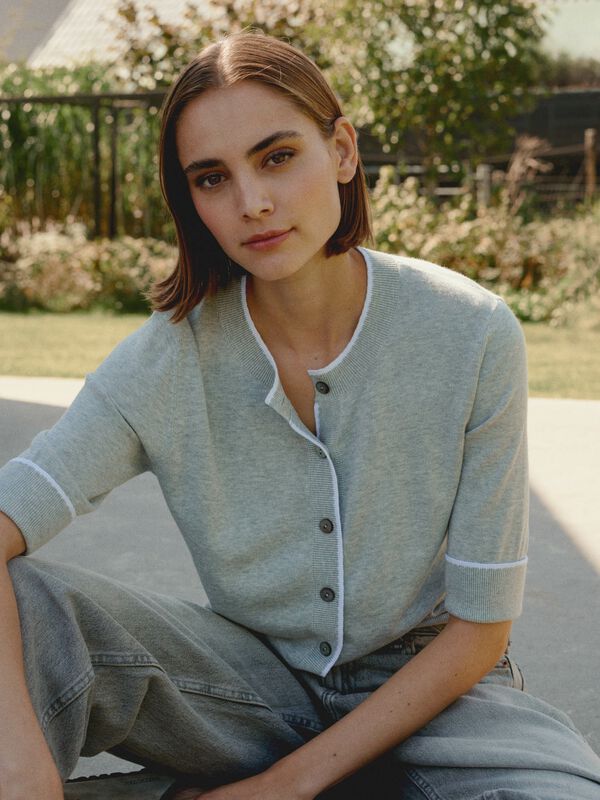 Short sleeve cardigan with contrast seams image number 0