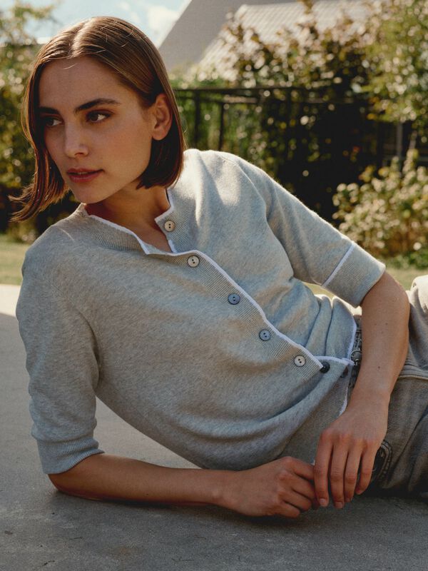 Short sleeve cardigan with contrast seams image number 1