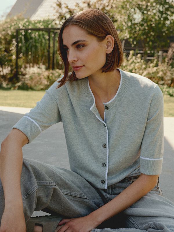 Short sleeve cardigan with contrast seams image number 8