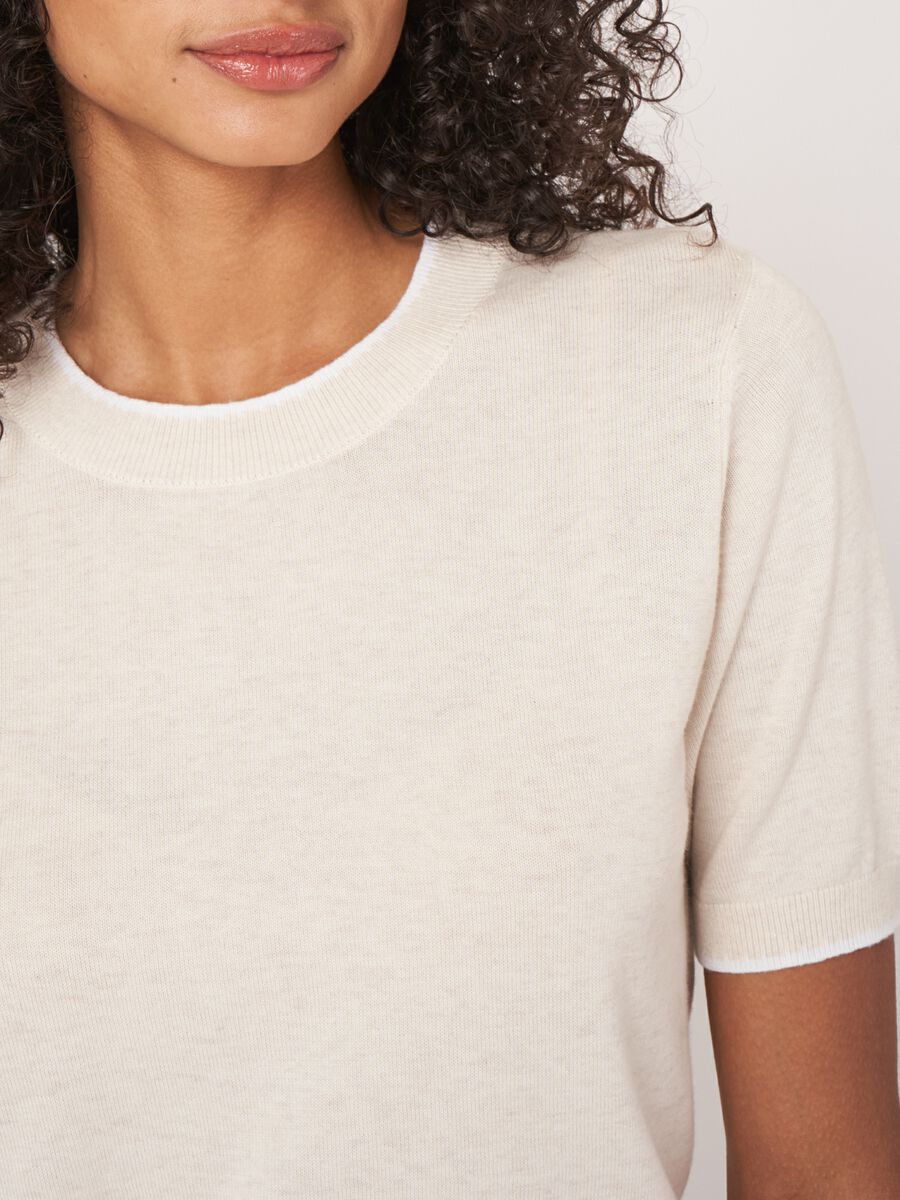 Short sleeve sweater with contrast seams image number 3
