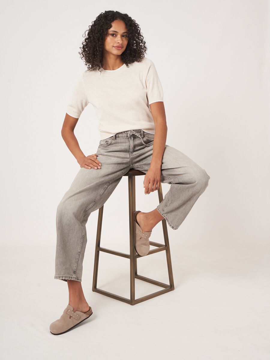 Short sleeve sweater with contrast seams image number 4