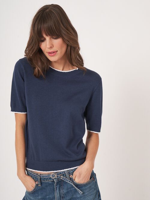 Short sleeve sweater with contrast seams