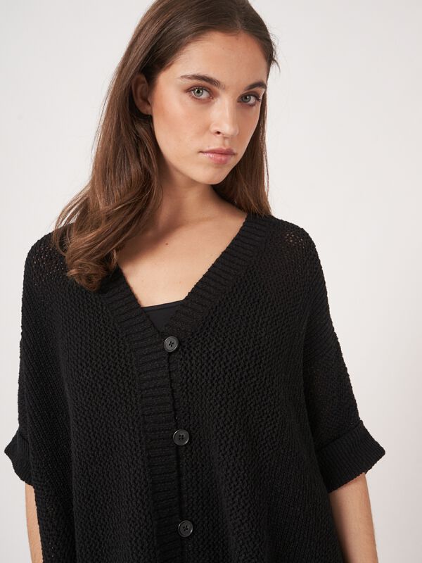 Grof gebreid ajour poncho vest image number 1