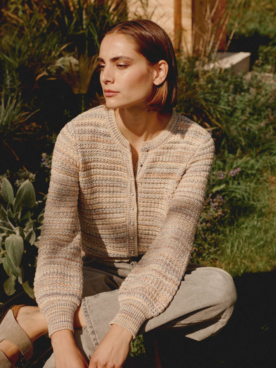 Cardigan textur&eacute; multicolore en coton italien image number 9