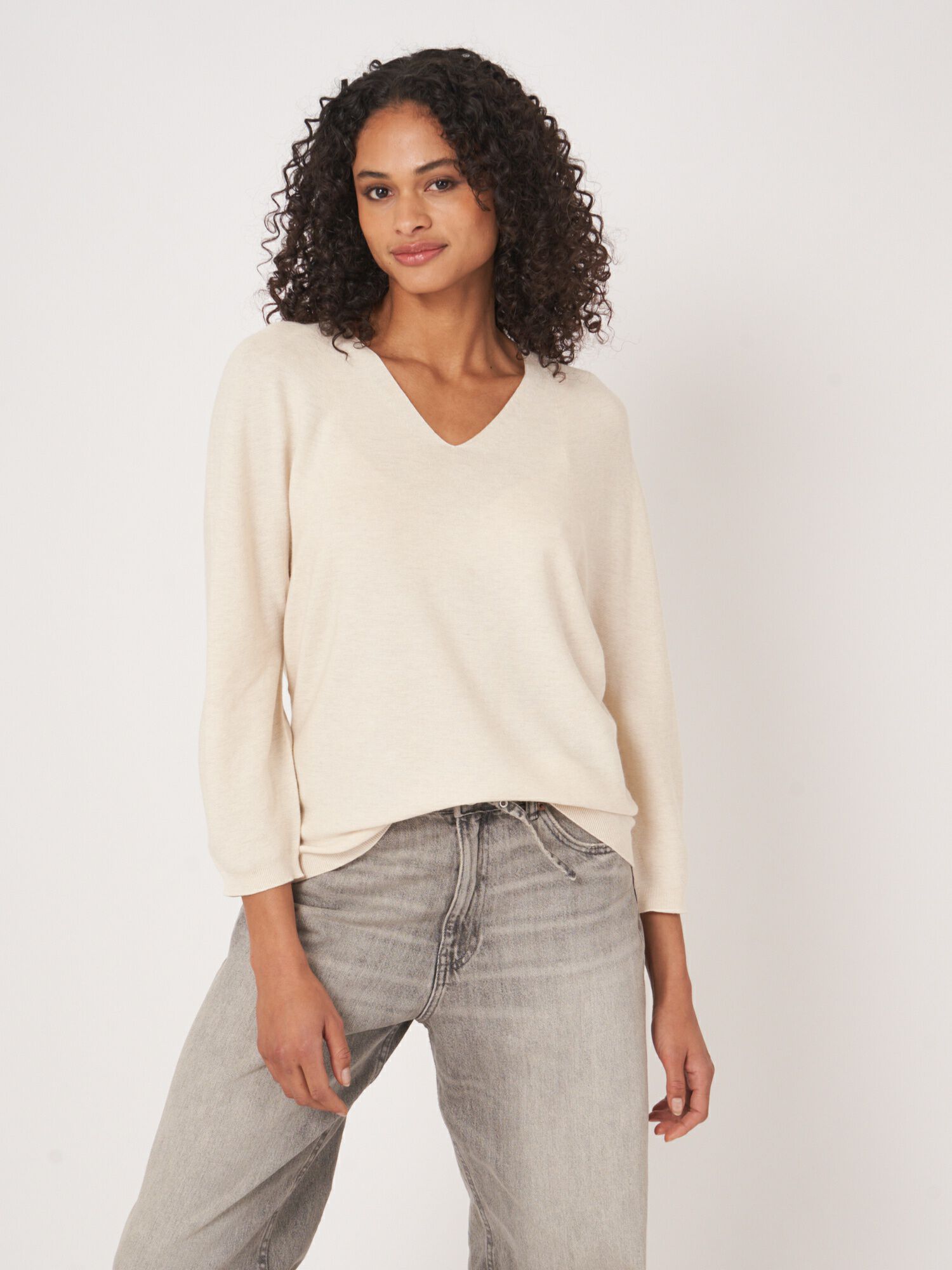 REPEAT cashmere V-hals trui van cashmere en katoen