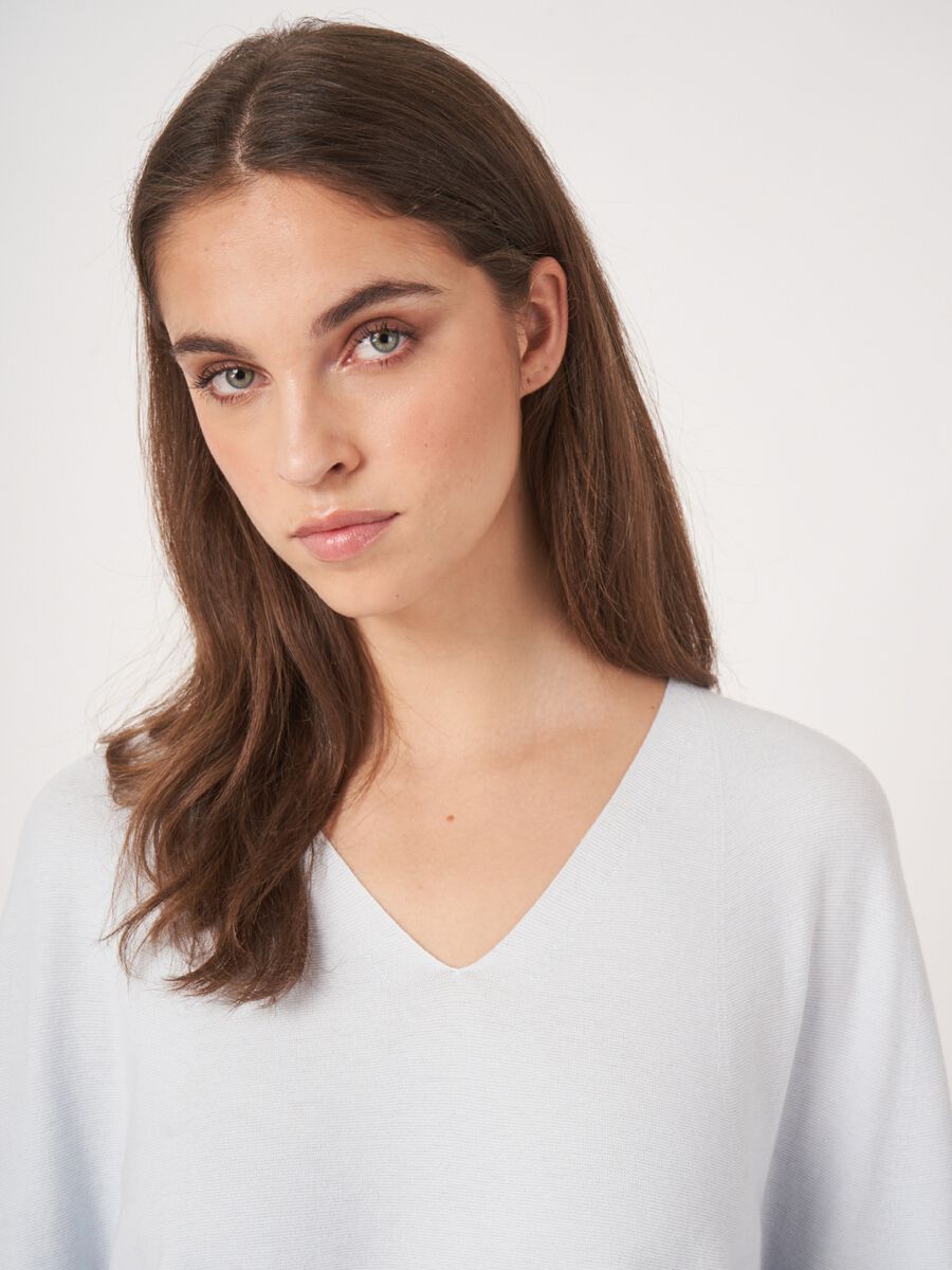 Pull &agrave; col V en coton et cachemire  image number 3