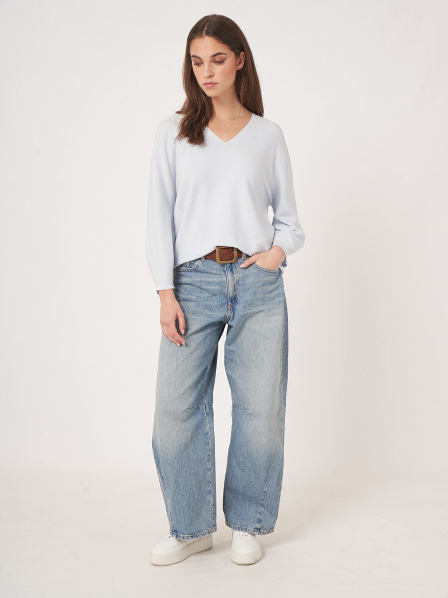 Pull &agrave; col V en coton et cachemire  image number 5