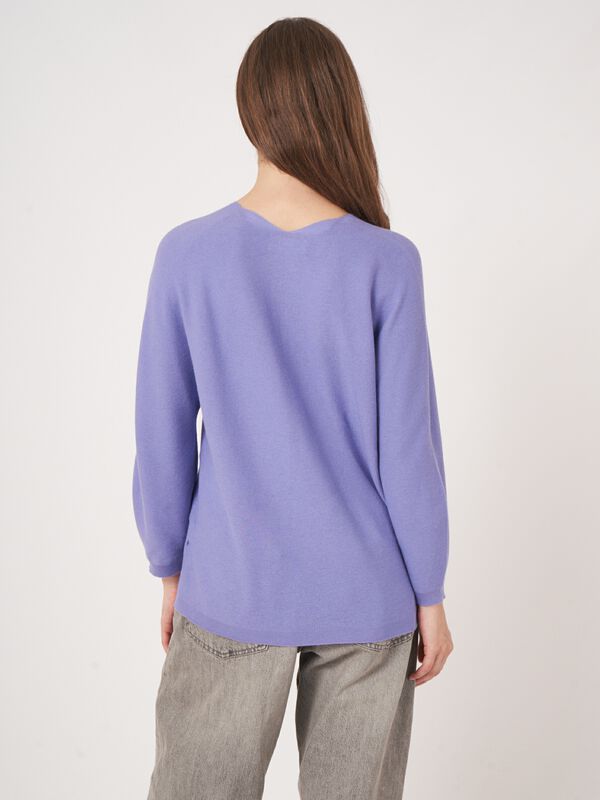 Pull &agrave; col V en coton et cachemire  image number 3