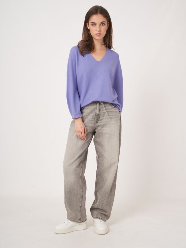 Pull &agrave; col V en coton et cachemire  image number 4