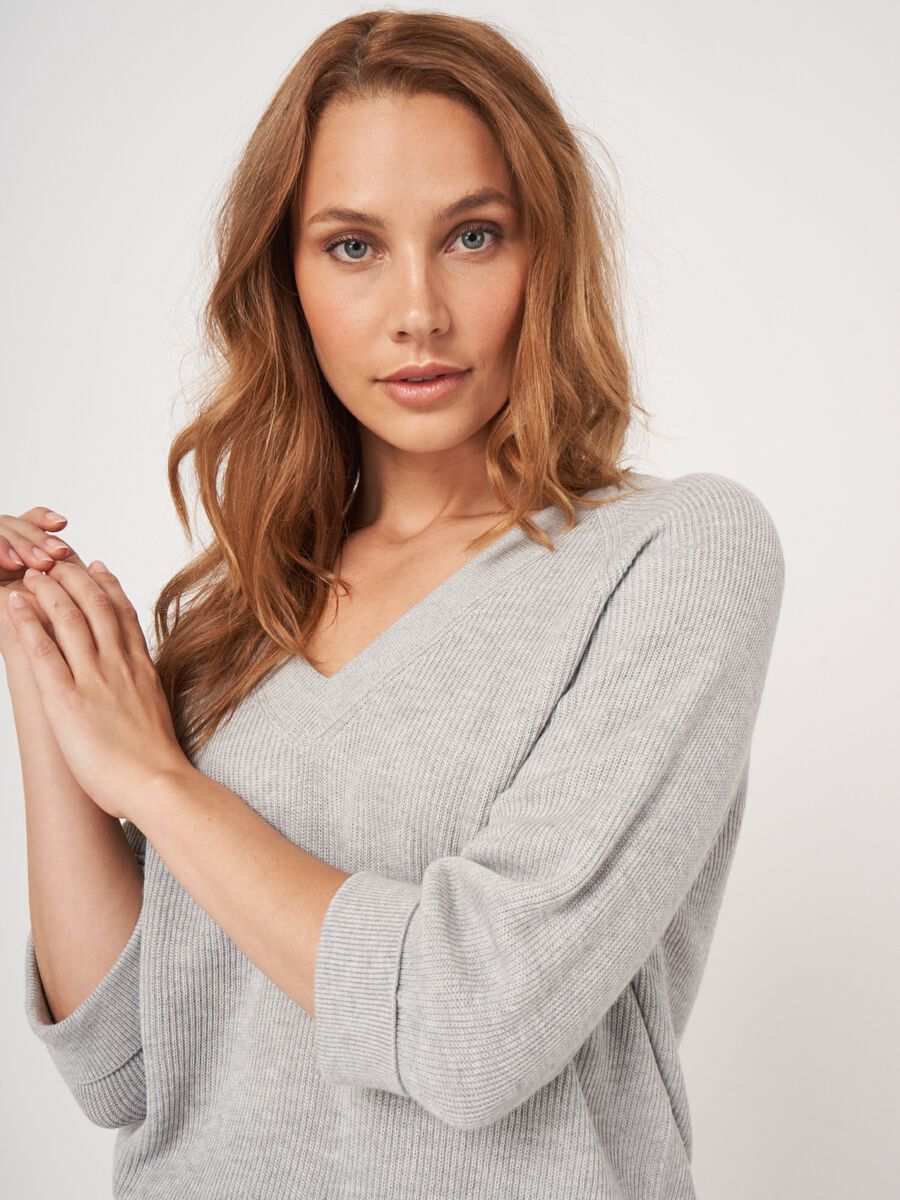 Ribgebreide trui van cashmere en katoen image number 4