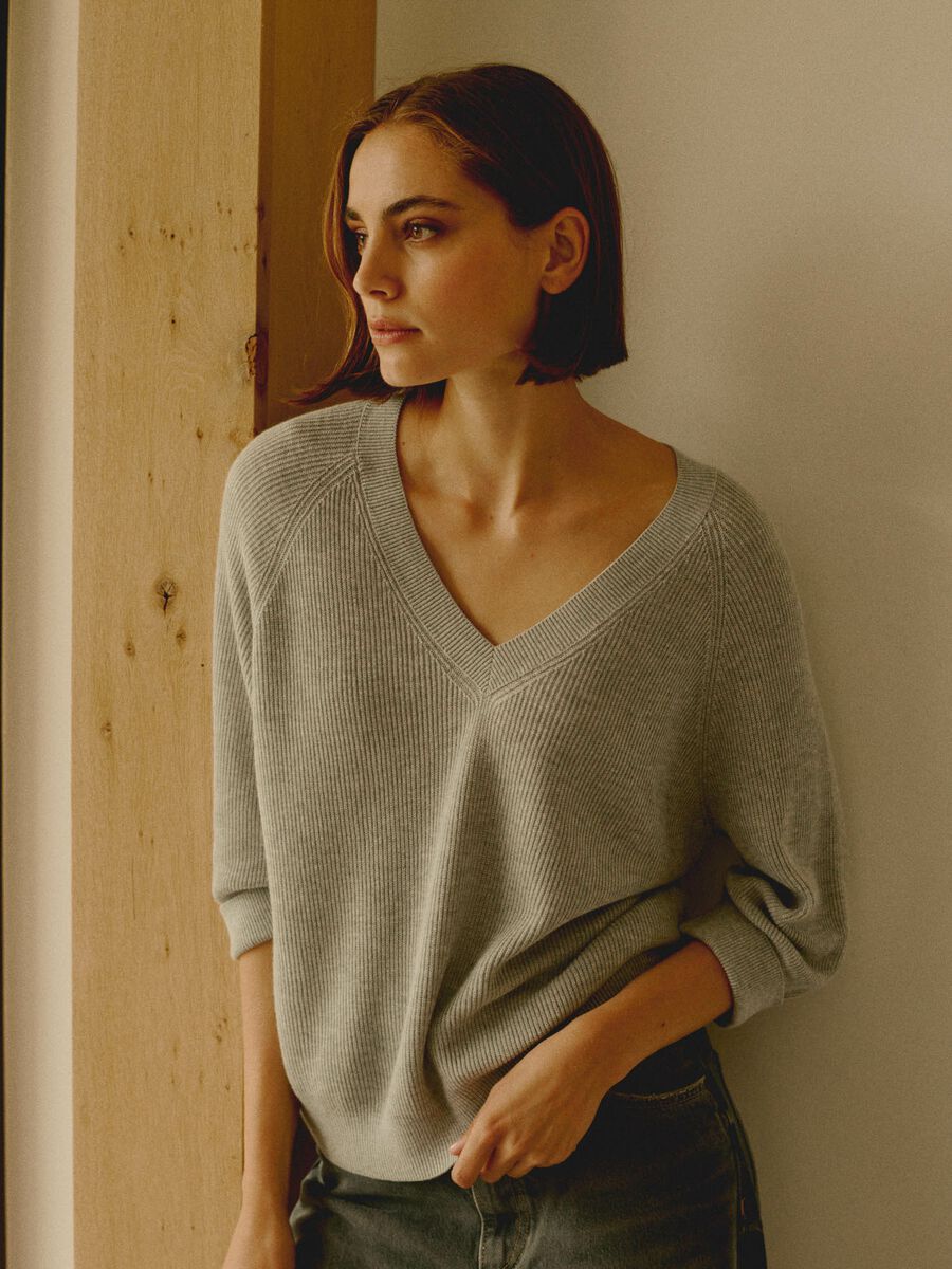 Ribgebreide trui van cashmere en katoen image number 8