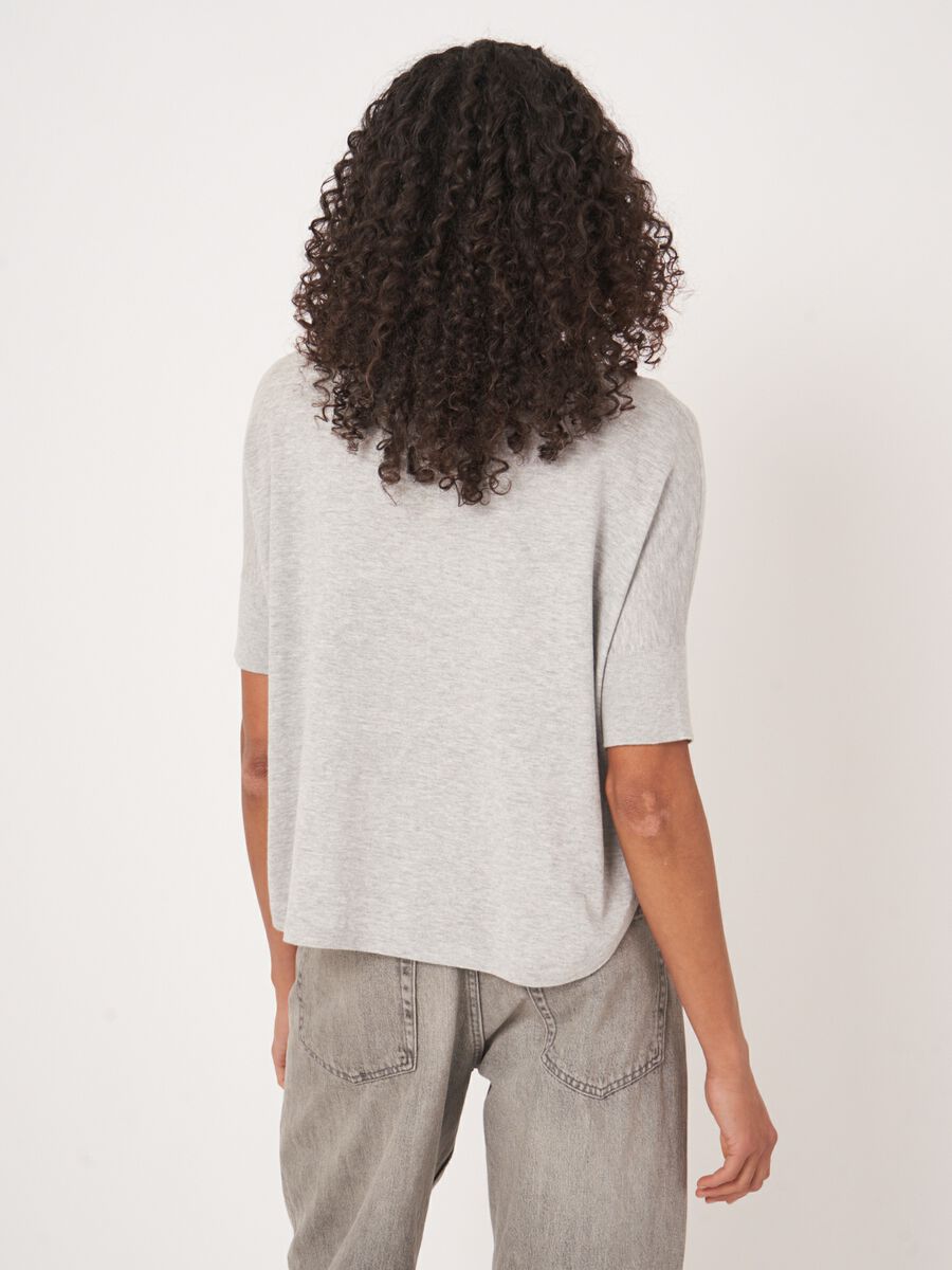 Pull poncho en maille fine en coton et cachemire image number 3