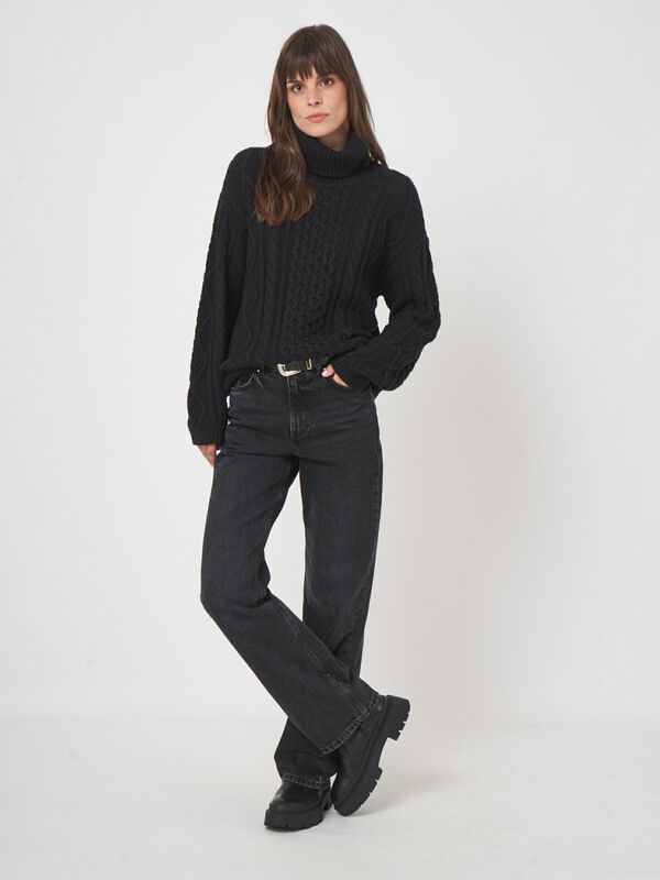 Chunky knit cotton sweater with cable design image number 5