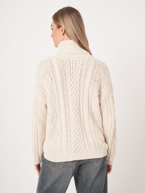 Chunky katoenen trui met kabelpatroon