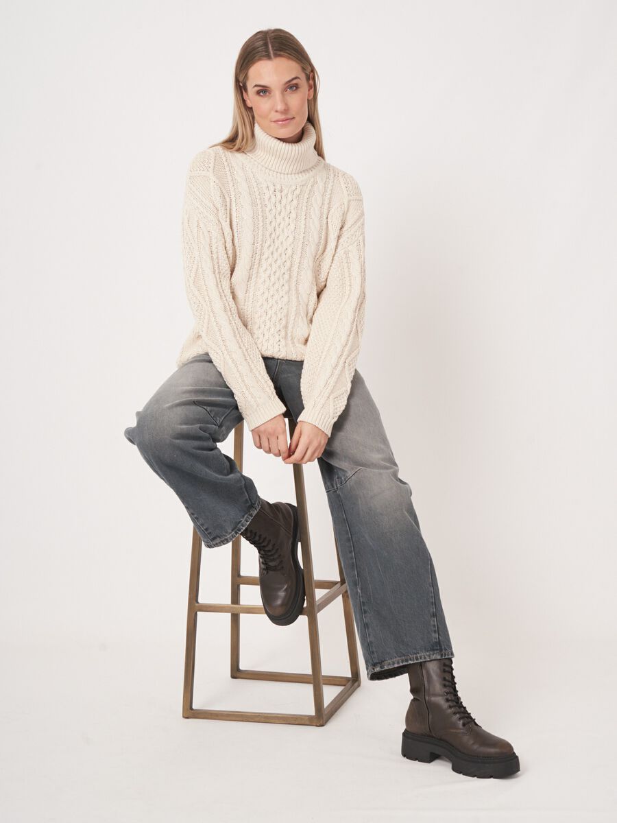 Chunky knit cotton sweater with cable design image number 8