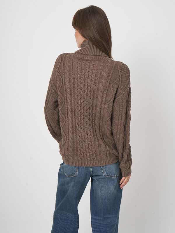 Chunky knit cotton sweater with cable design image number 5
