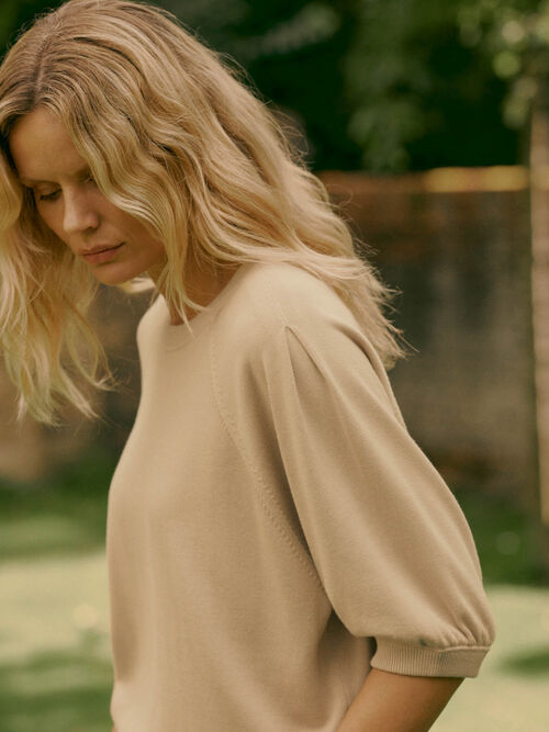 Fine-knit cotton-blend top with pleated sleeves