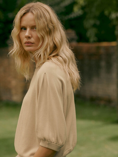 Fine-knit cotton-blend top with pleated sleeves